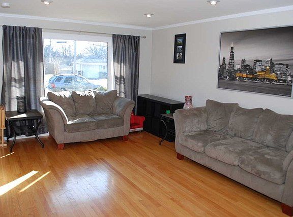 4th image of 16728 Tinley Park Dr
