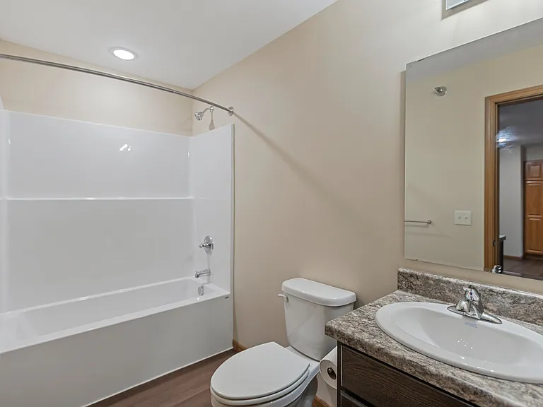 Kenyon Garden Apartments — Photo 28