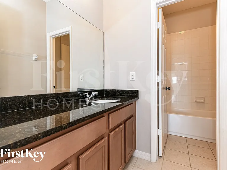 2716 Barclay Ln — Photo 13