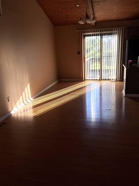 1st image of 560 El Paseo Pl