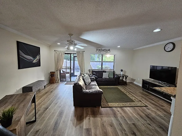 6248 Peregrine Ct — Photo 13
