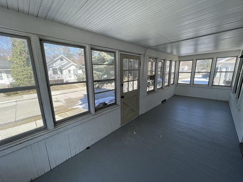 1st image of 219 La Plaza Ct