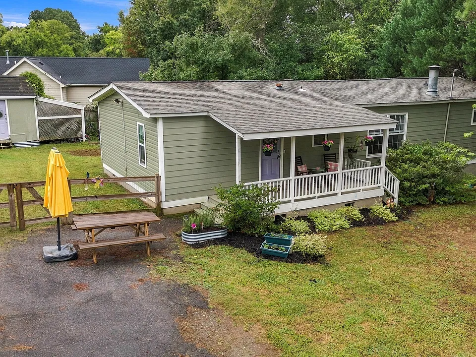 122 Charlie Fields Rd