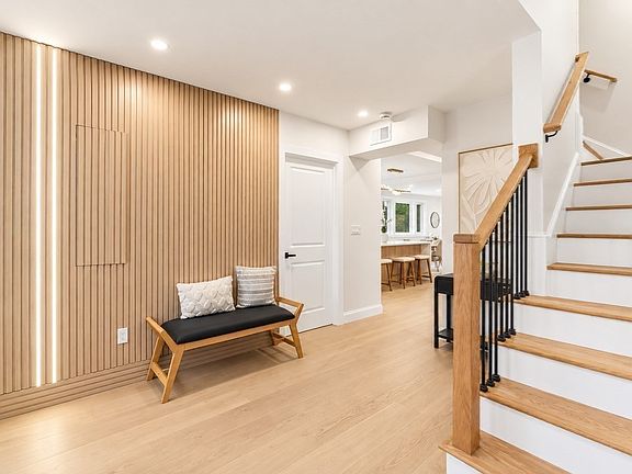 3rd image of 8 Guild St