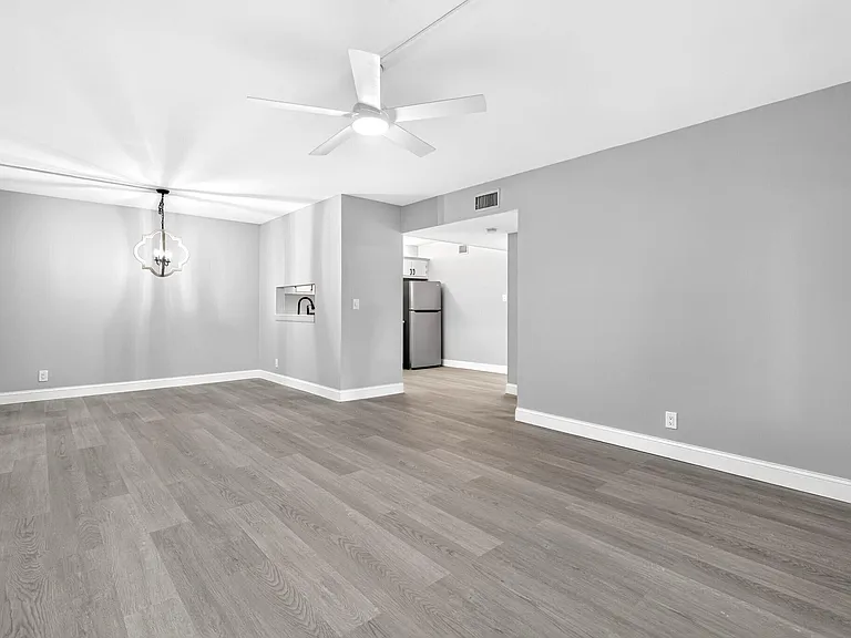6495 Chasewood Dr #B — Photo 2