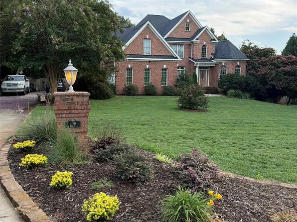 109 Doe Run Ln, Statesville, NC 28625