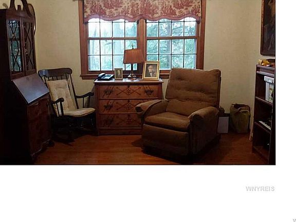 4th image of 7349 Park Dr