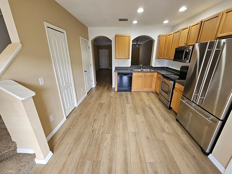 16320 Swan View Cir — Photo 6