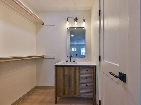 5th image of 551 Elm St #3