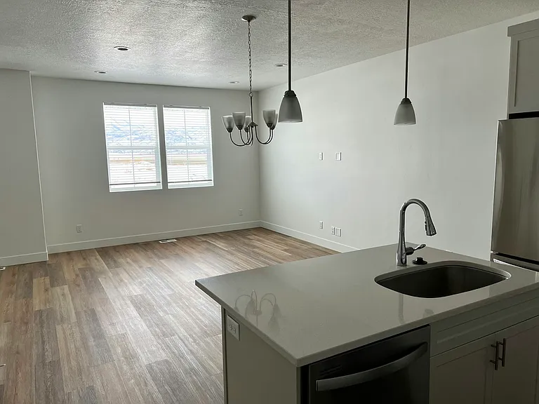 2025 S Sawmill Blvd — Photo 5