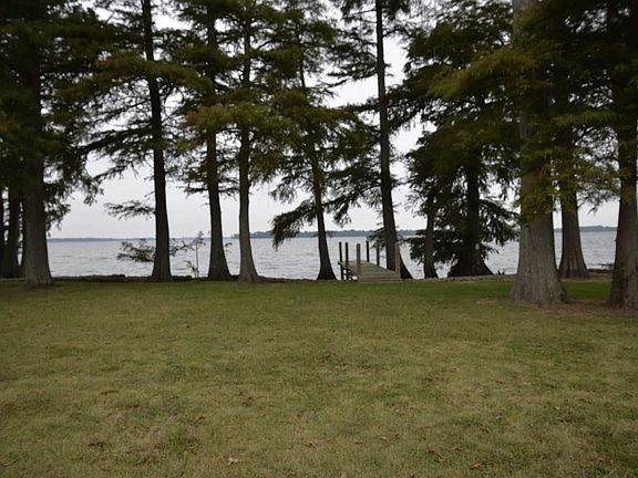 4th image of 1007 Lake Dr