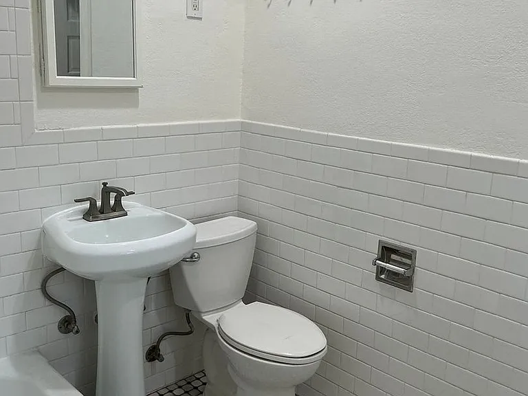 233 E La Veta 492 S — Photo 17