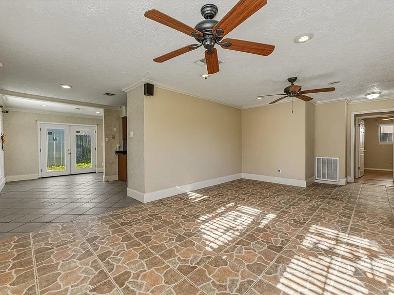 5211 Court Rd — Photo 2