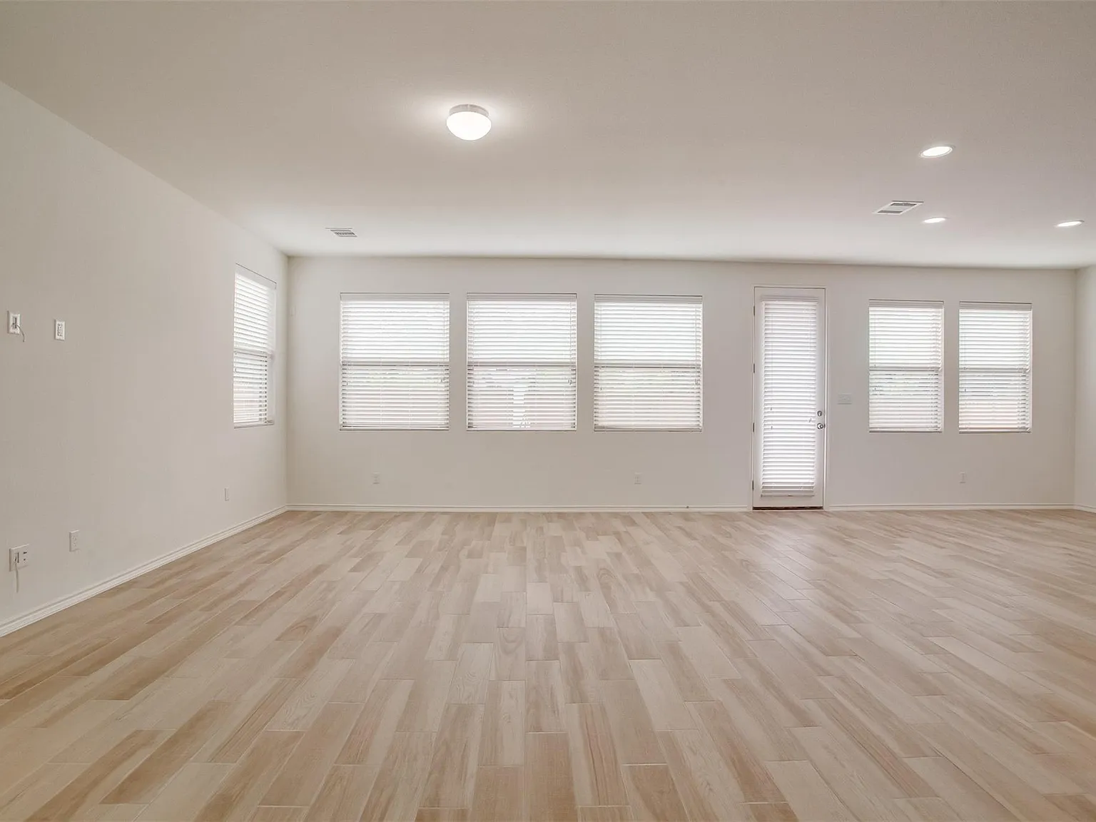 9201 White Coral Dr — Photo 3