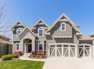 9767 Shady Bend Cir, Lenexa, KS 66227