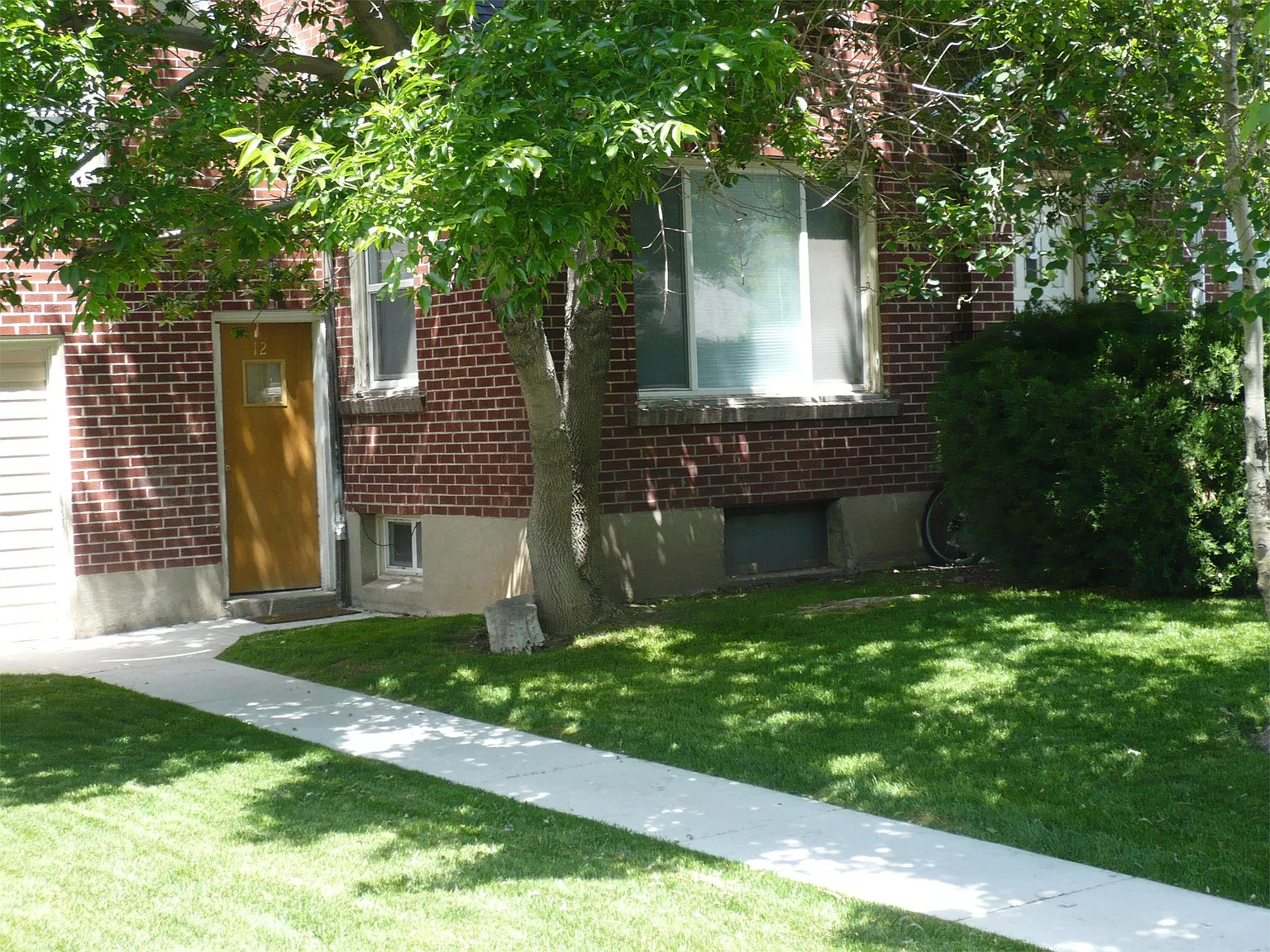 Sterling Court - 12 — Photo 2