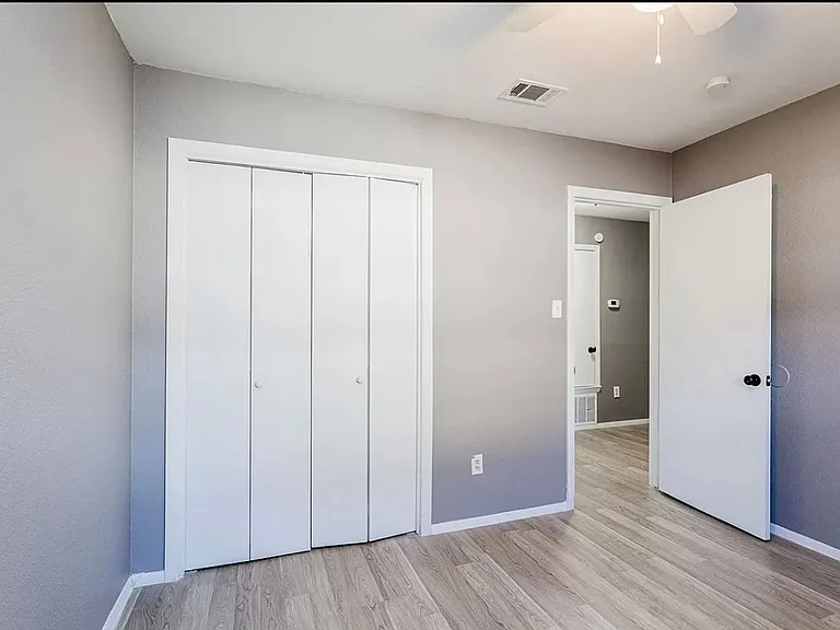 4900 E Stassney Ln — Photo 13