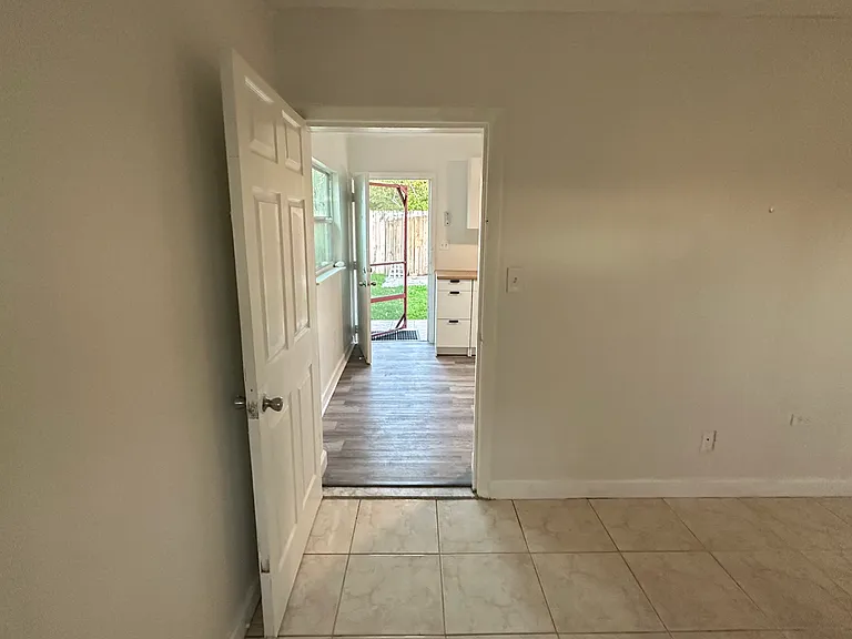 2028 SW 2nd St #3 — Photo 9