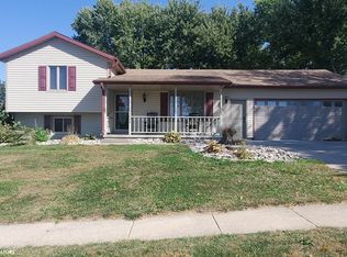 1406 Bohnker Hill Rd, Denison, IA 51442