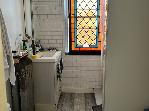 2nd floor bathroom