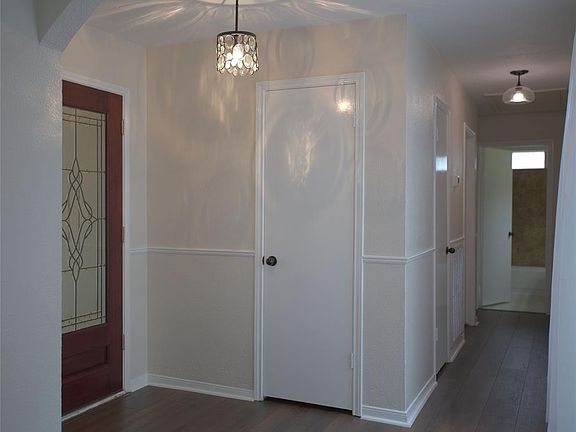 4th image of 21422 Park Mount Dr