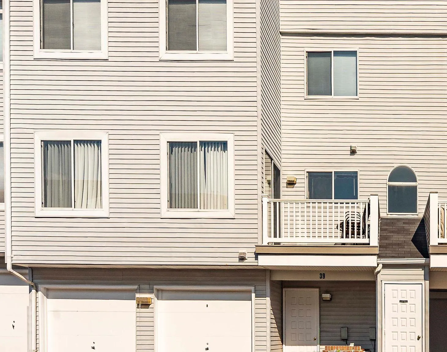 39 Staffordshire Commons Dr — Photo 2
