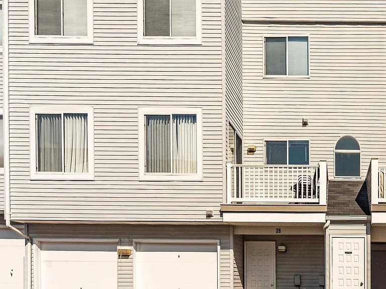 39 Staffordshire Commons Dr #39 — Photo 2