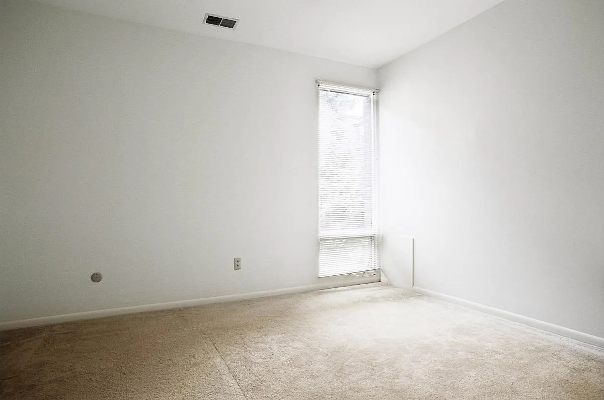Building Photo - 6348 Marchand St #3