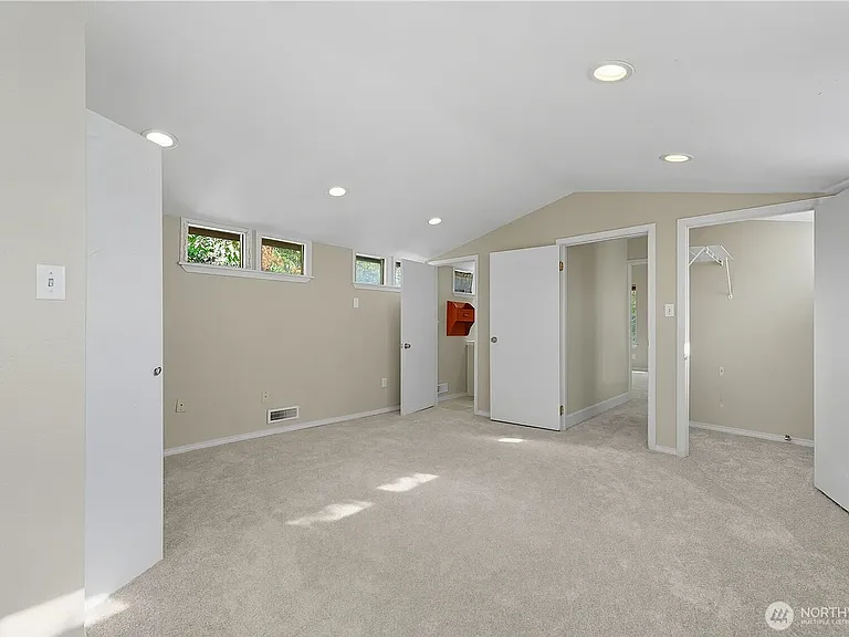 321 Craig St — Photo 11