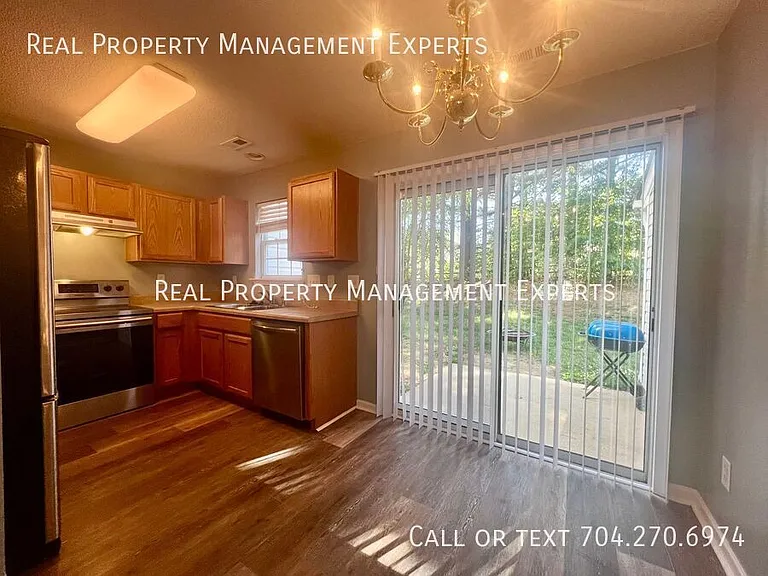 12438 Hennigan Place Ln — Photo 2