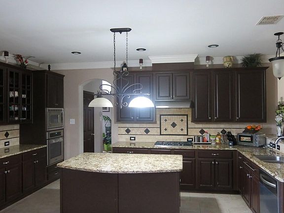 3rd image of 3025 Darlington Dr