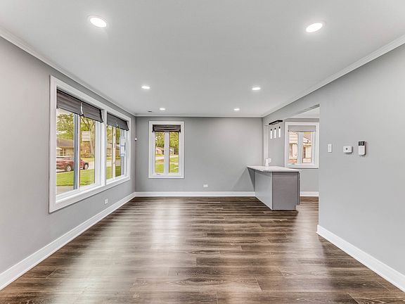 4th image of 328 Nassau St