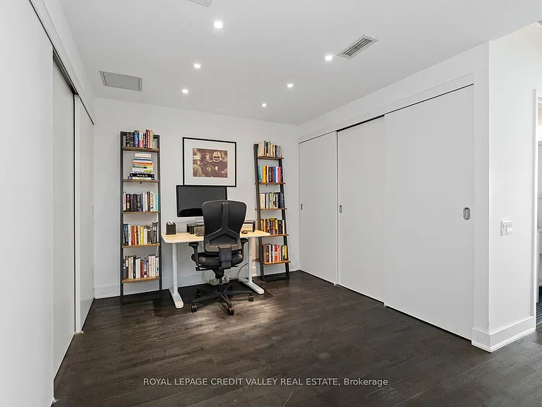 233 Carlaw Ave #816 — Photo 5