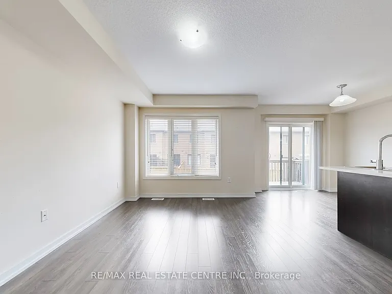 80 Scarletwood St — Photo 4