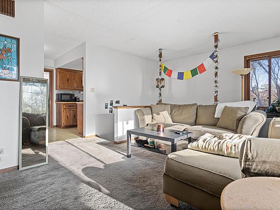 3rd image of 717 9th Ave SE