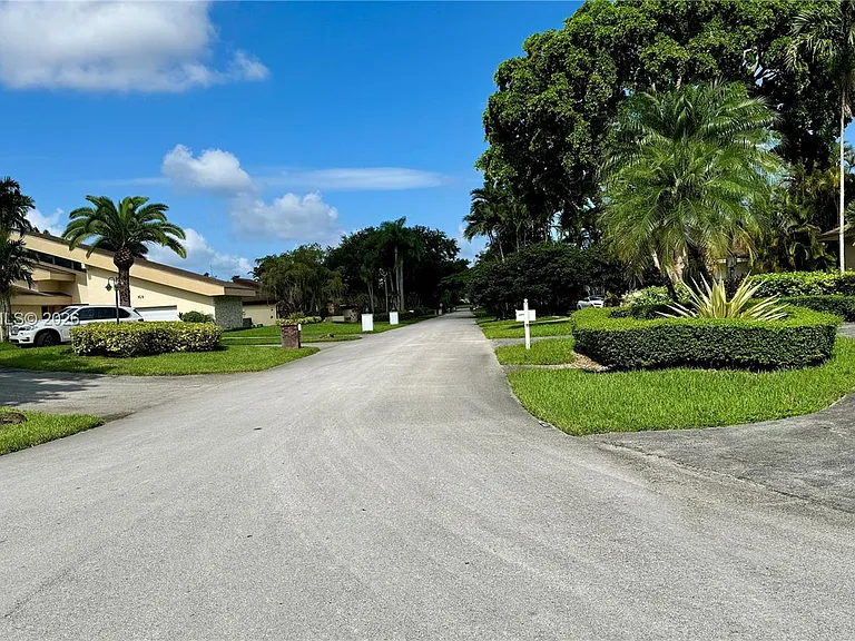 10280 SW 141st St — Photo 33