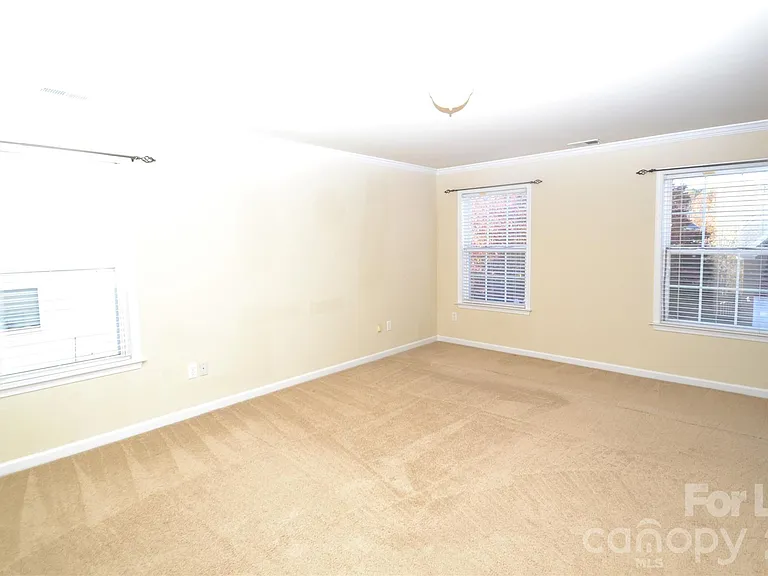 221 Montibello Dr — Photo 12