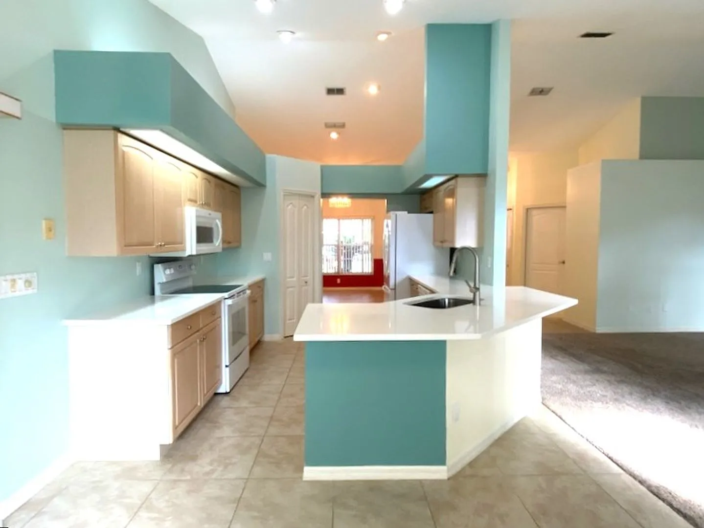 Spacious 3 Bedroom Ormond Beach Home! — Photo 4