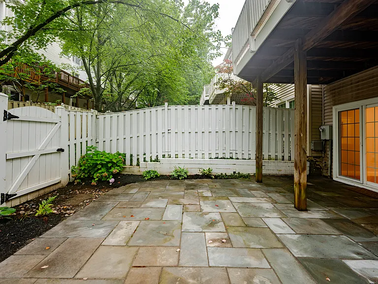 2714 Earls Ct — Photo 33