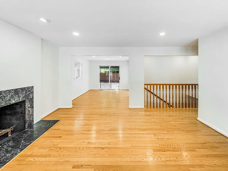 2933 Arizona Ave NW — Photo 8