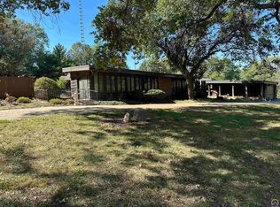 421 SW Danbury Ln, Topeka, KS 66606