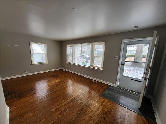 3rd image of 7817 Monroe Dr