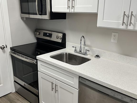 2nd image of 1500 NE 50th Ct