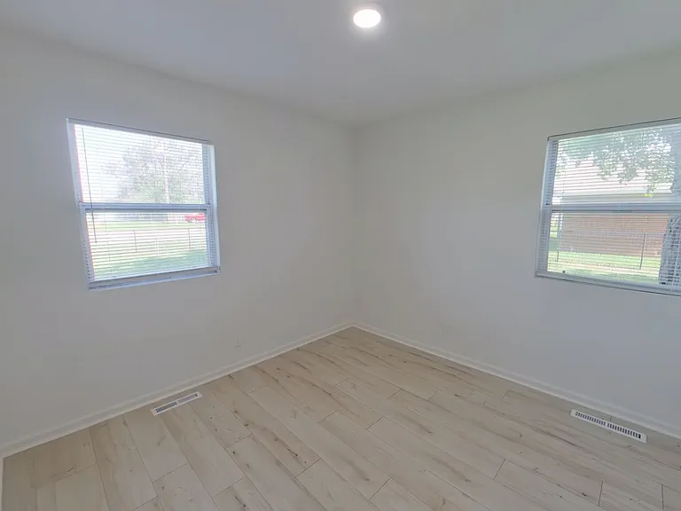 539 N Summitlawn St — Photo 10