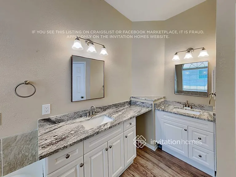 1046 Essex Dr — Photo 16