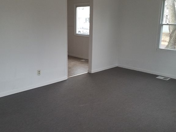 2nd image of 601 W Archer Ave