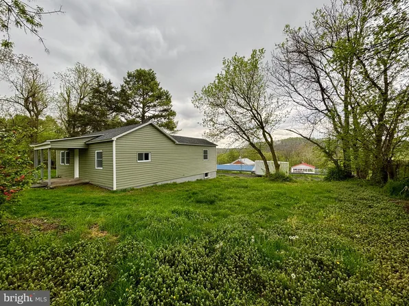 12 N Church St, Hancock, MD 21750