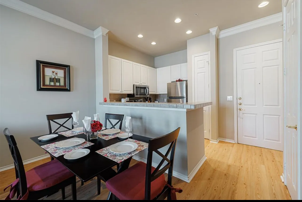 1 bed, 664 sqft, $1,900 — Photo 1
