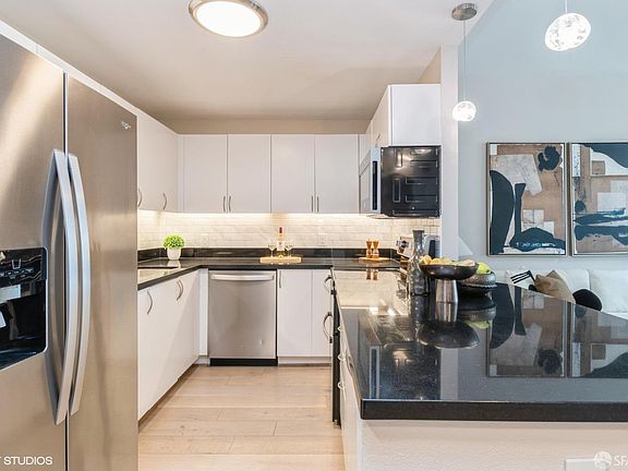 5th image of 88 King St Unit 104L