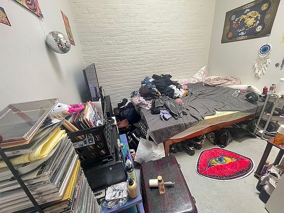 4th image of 619 Hancock St APT 6